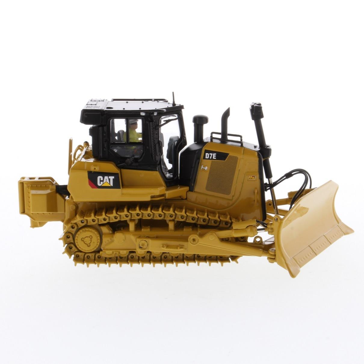 1:50 - Cat Diecast Masters D7E Track-Type Tractor Pipeline Configuration 85555