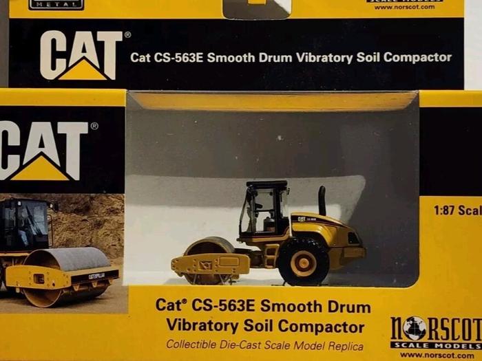 1:87 Cat CS-563E smooth Drum Vibratory Soil Compactor