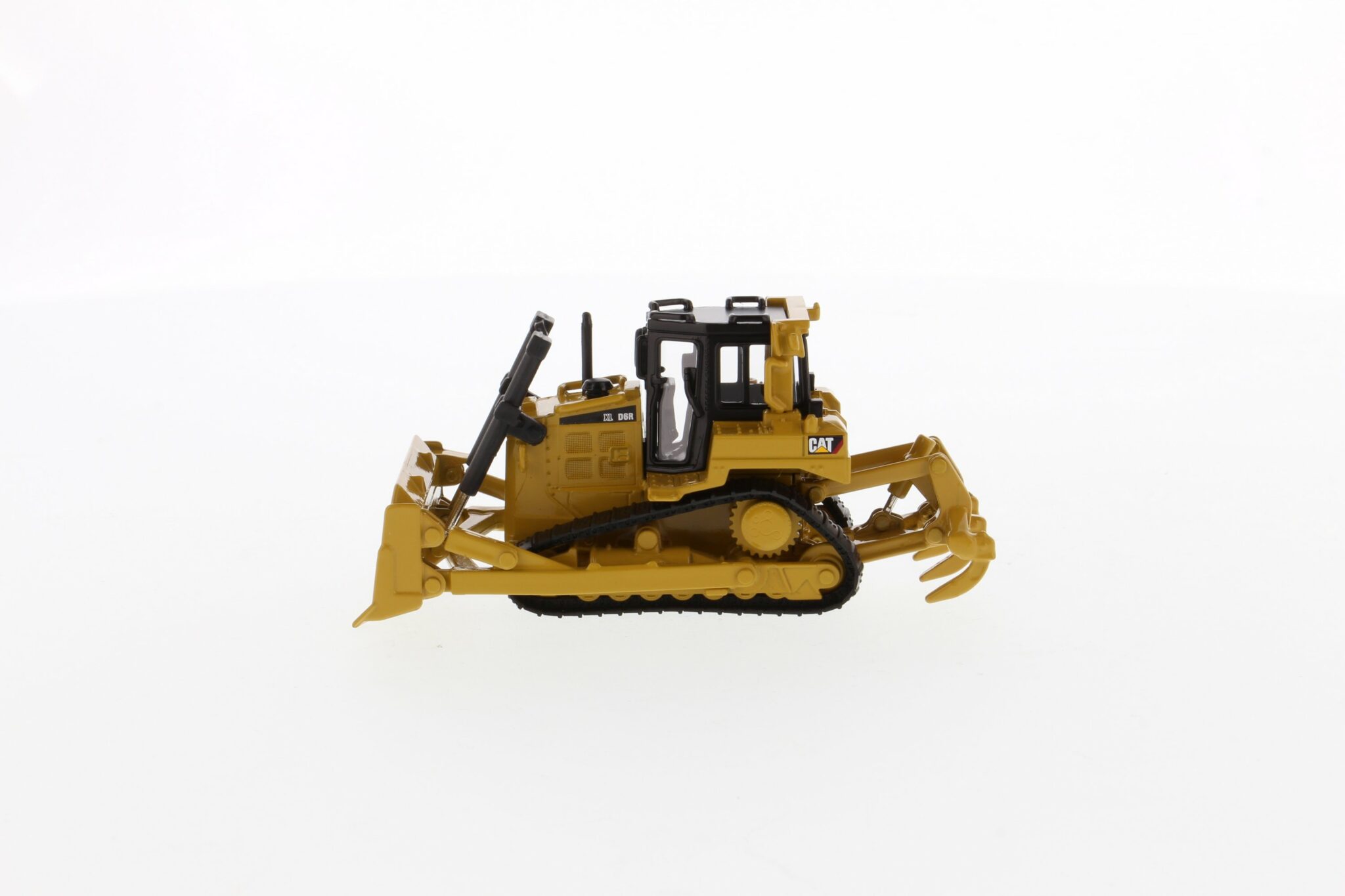 1:64 CAT DIecast Masters D6R Track-Type Tractor 85607